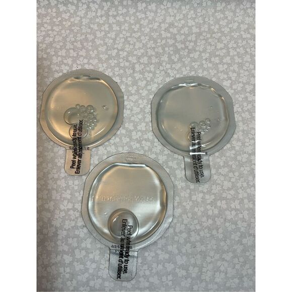 Bath and Body Works CHRISTMAS CAR Visor Clip and 3 Car Fragrance Refills - Picture 5 of 6